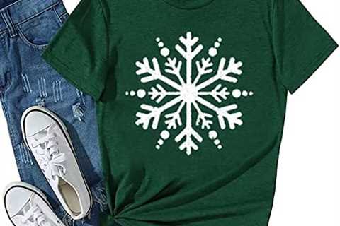 Christmas Shirts for Women Cute Snowflake Graphic Shirts Short Sleeve Funny Print Tee