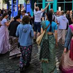 HARE KRISHNA dancing and chanting in Dublin Temple Bar