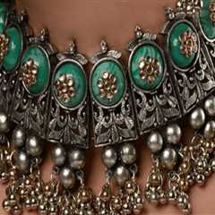 The Timeless Appeal of Vintage Jewelry: Exploring the Popular Trends Today