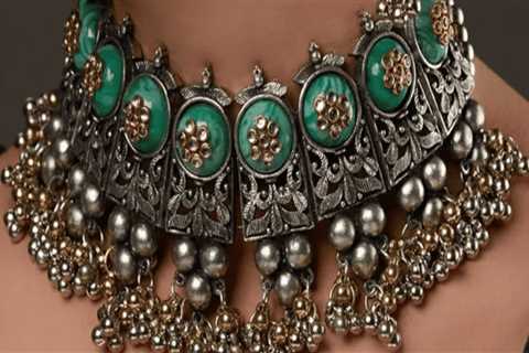 The Timeless Appeal of Vintage Jewelry: Exploring the Popular Trends Today