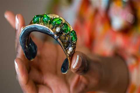 Incorporating Vintage Jewelry into Modern Fashion: Expert Tips